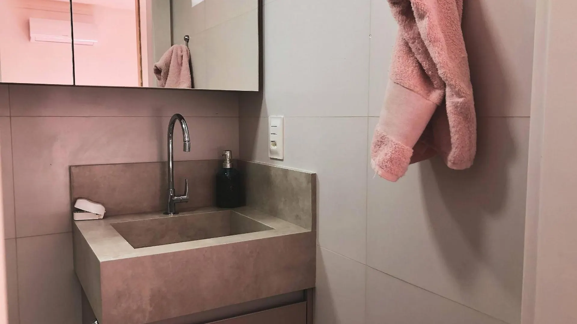 Daire Curta! |197| Ape Central 2 Quartos Netflix Balneario Camboriu Brezilya