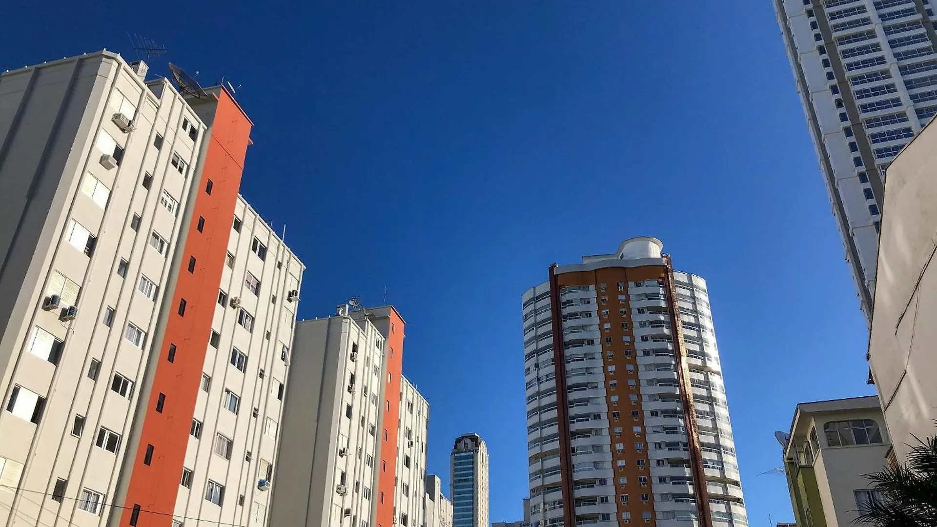 Curta! |197| Ape Central 2 Quartos Netflix Balneario Camboriu 0*,